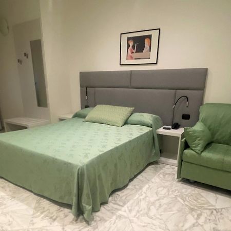 Hotel Coluccini Марина-ди-Пьетрасанта Экстерьер фото