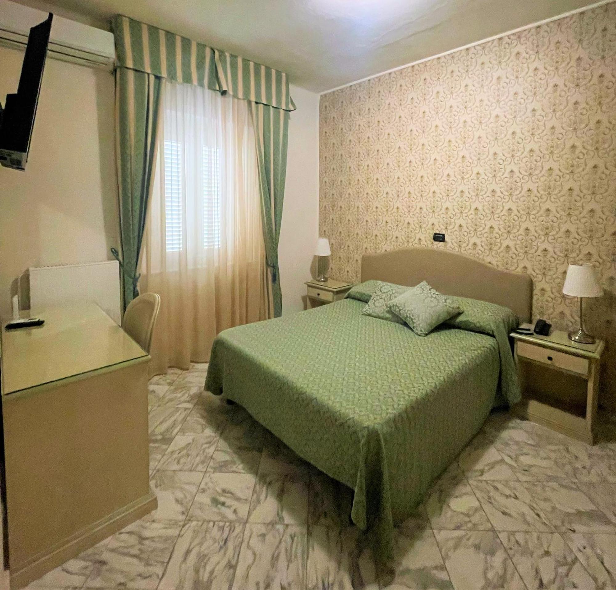 Hotel Coluccini Марина-ди-Пьетрасанта Экстерьер фото
