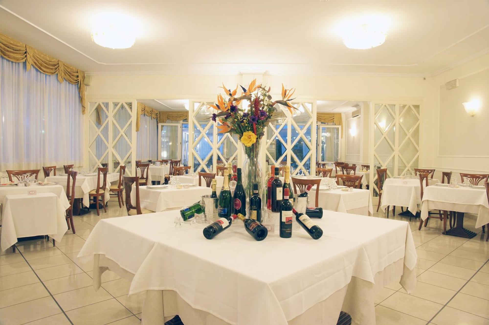 Hotel Coluccini Марина-ди-Пьетрасанта Экстерьер фото