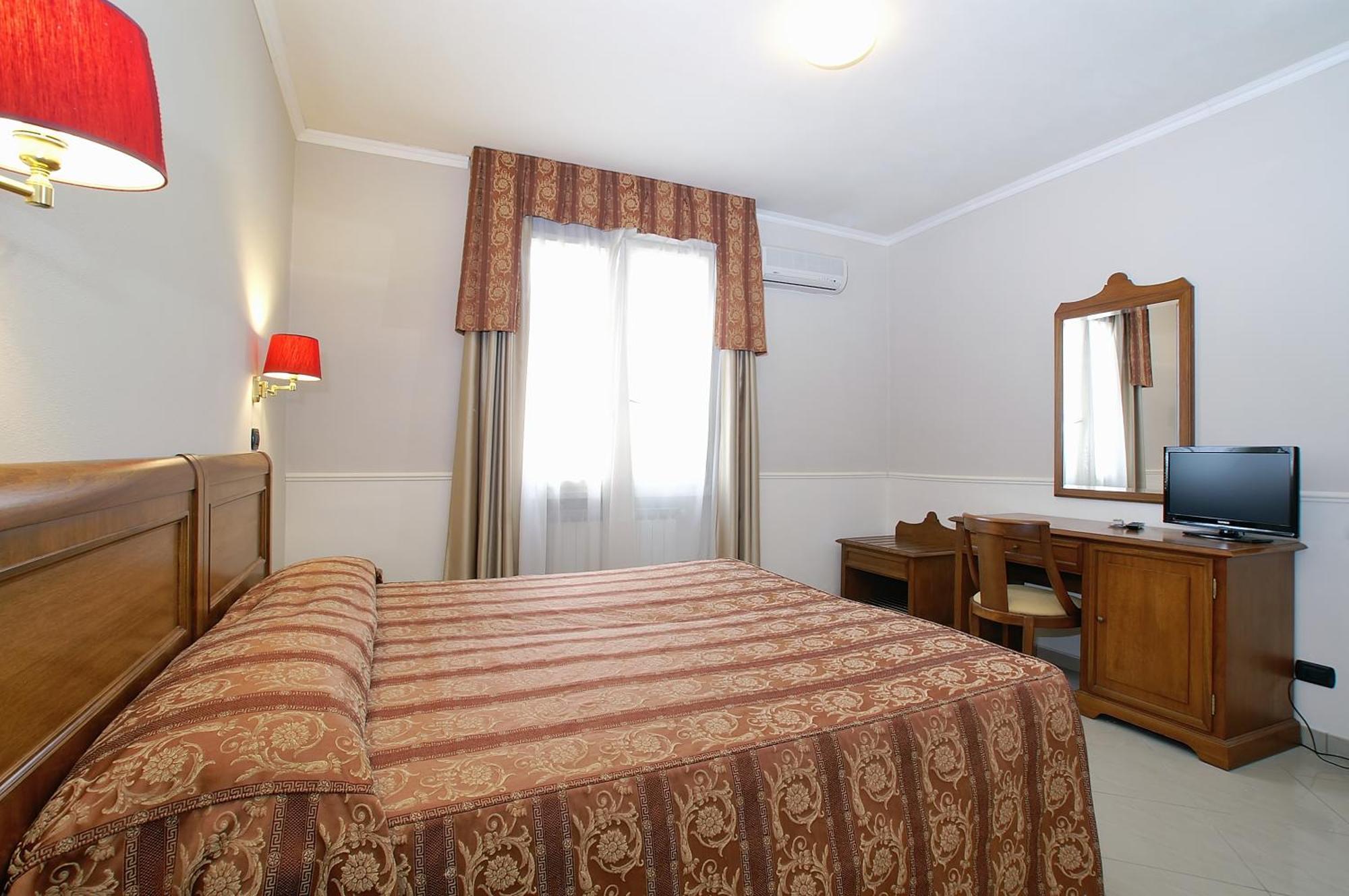 Hotel Coluccini Марина-ди-Пьетрасанта Экстерьер фото