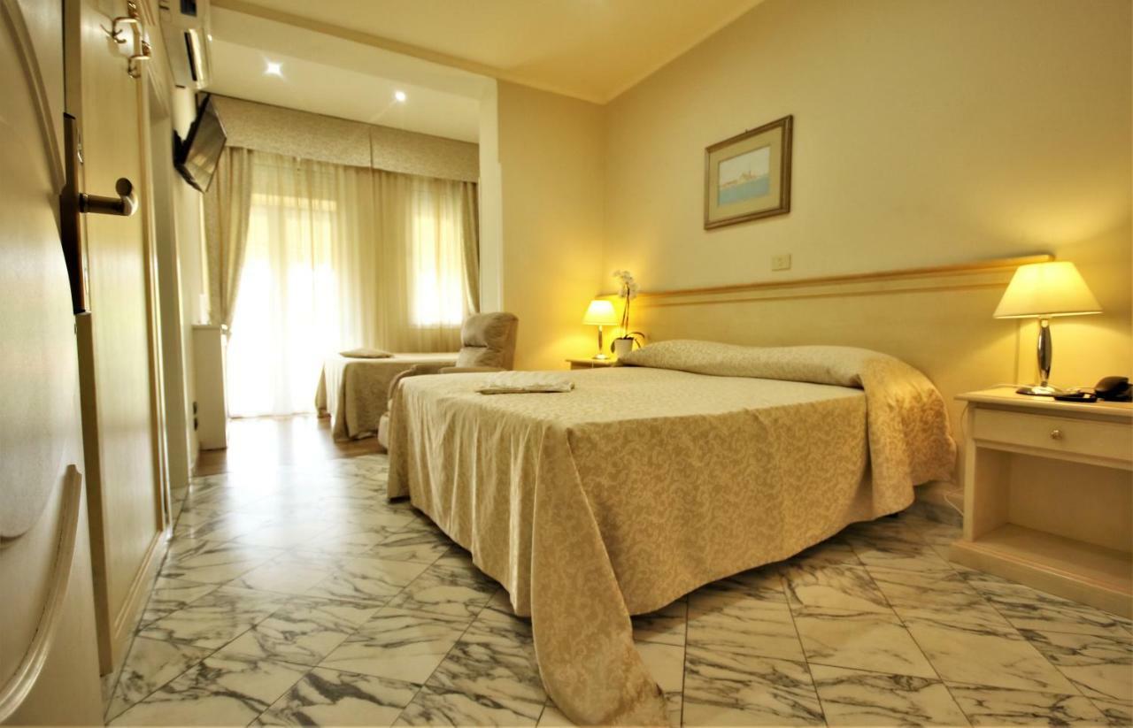 Hotel Coluccini Марина-ди-Пьетрасанта Экстерьер фото