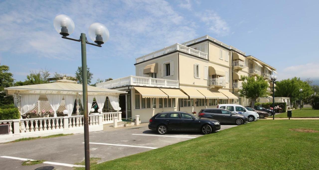Hotel Coluccini Марина-ди-Пьетрасанта Экстерьер фото